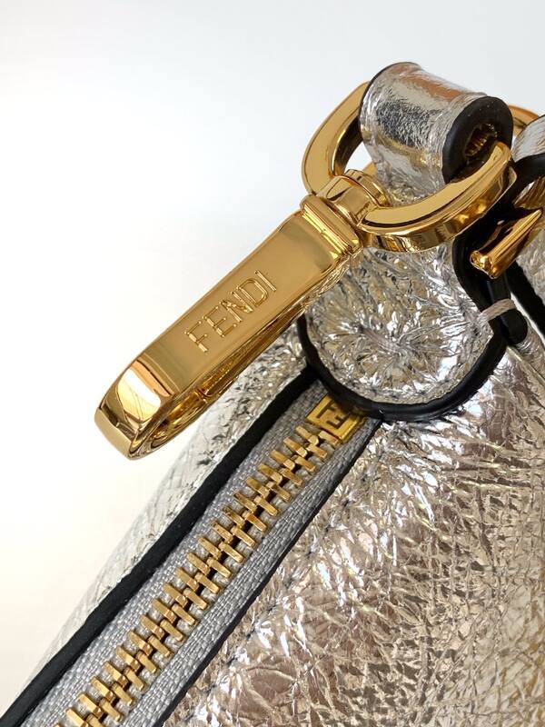 Fendi Silver 25x18x10cm shoulder bag — Premium Replica