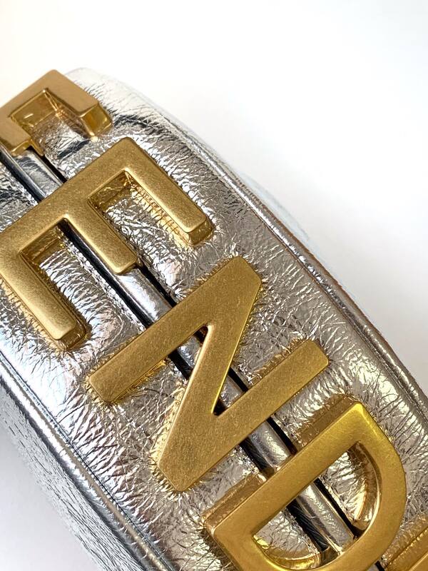 Fendi Silver 25x18x10cm shoulder bag — Premium Replica