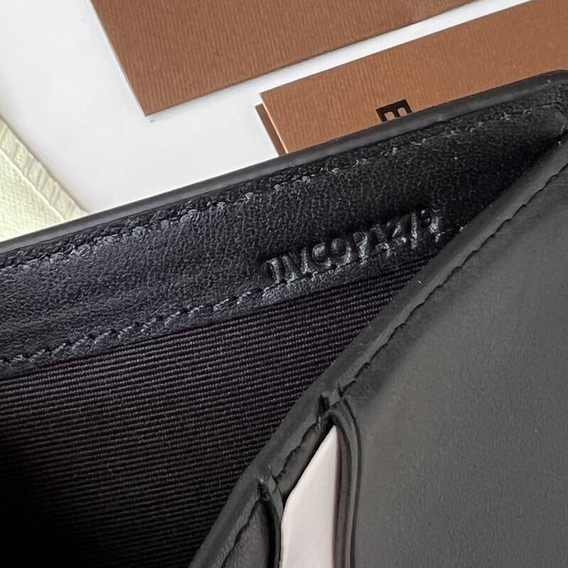 Burberry Black shoulder bag — Premium Replica