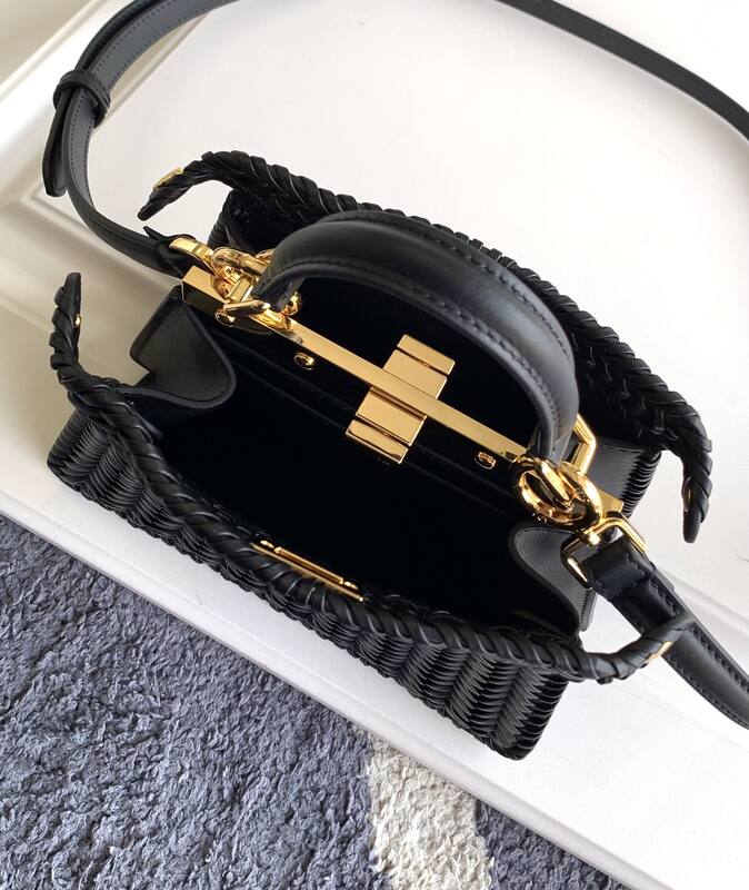 Fendi Peekaboo Black 33x22x14cm shoulder bag — Premium Replica
