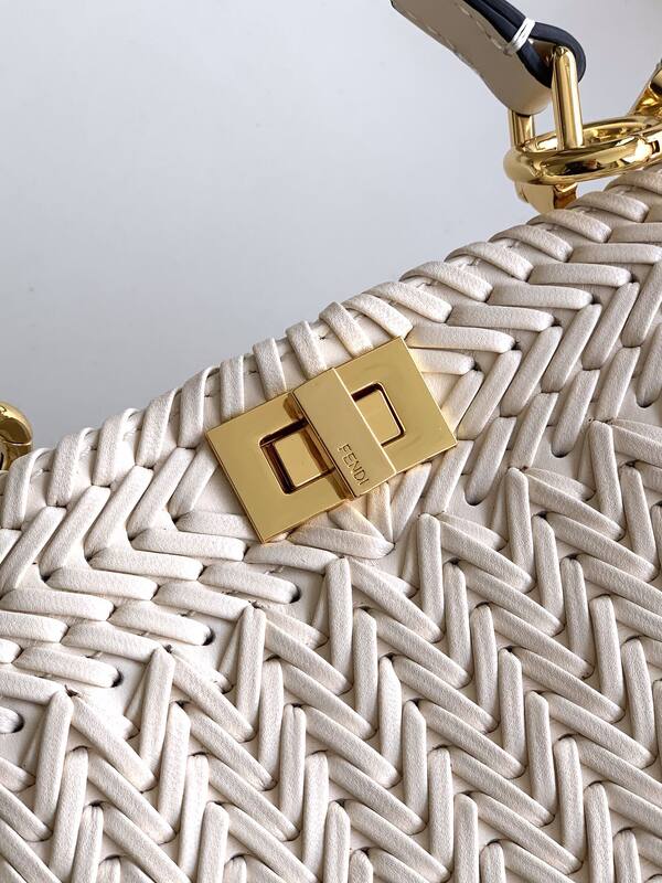 Fendi Peekaboo White 33x22x14cm shoulder bag — Premium Replica