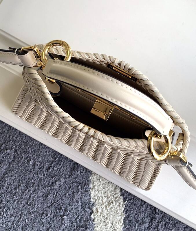 Fendi Peekaboo White 33x22x14cm shoulder bag — Premium Replica