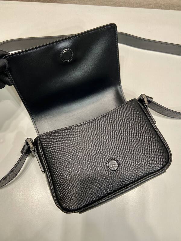 Prada Black 25x18x10cm shoulder bag — Premium Replica