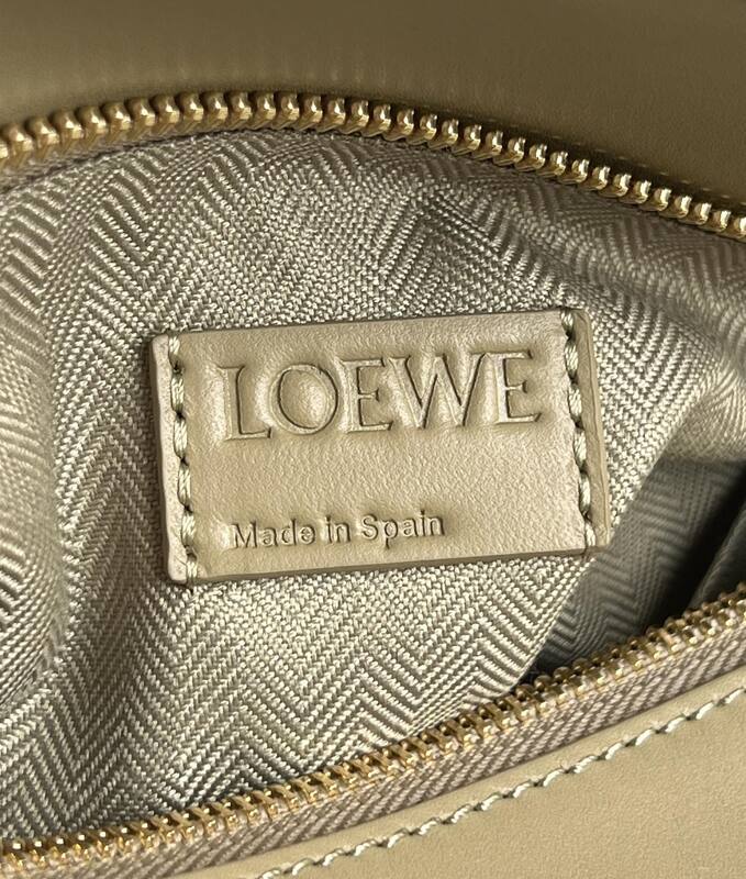 Loewe Beige 25x18x10cm shoulder bag — Top Quality Replica