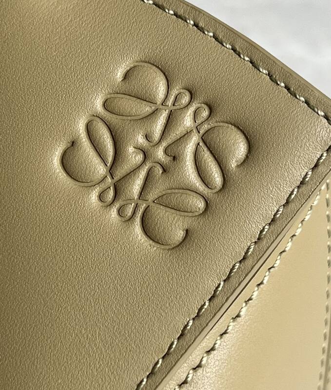 Loewe Beige 25x18x10cm shoulder bag — Top Quality Replica