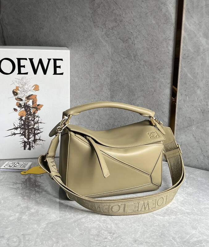 Loewe Beige 25x18x10cm shoulder bag — Top Quality Replica