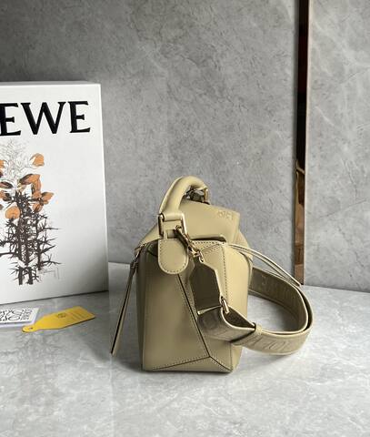 Loewe Beige 25x18x10cm shoulder bag Top Quality Replica