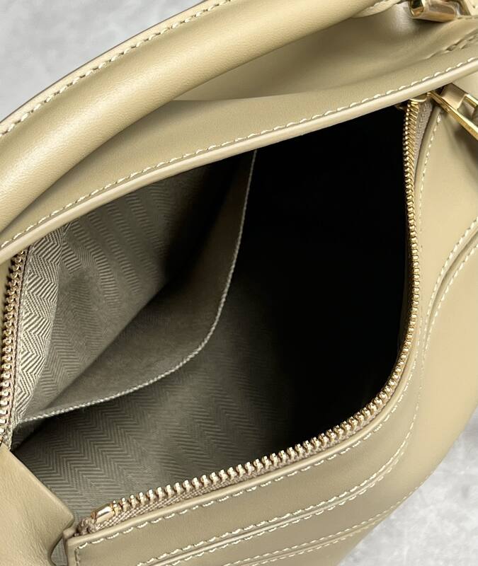 Loewe Beige 25x18x10cm shoulder bag — Top Quality Replica