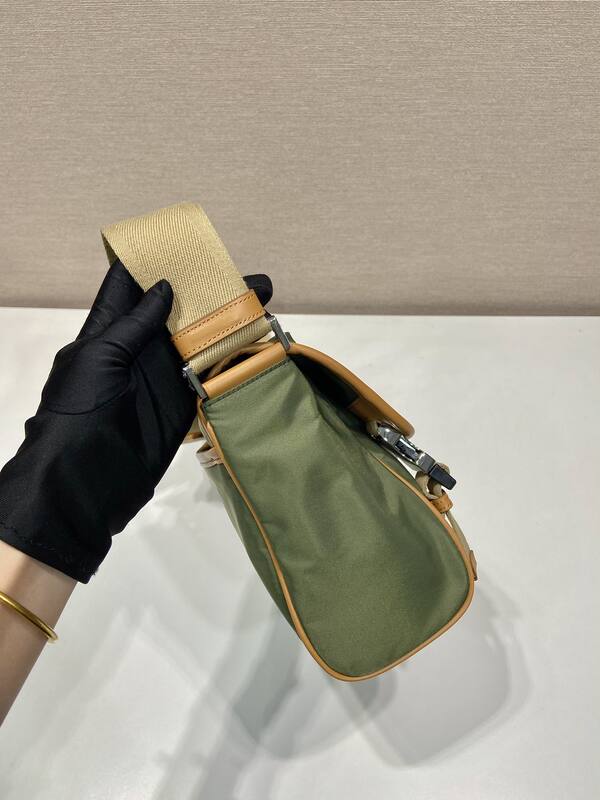 Prada Green 25x18x10cm shoulder bag — Premium Replica