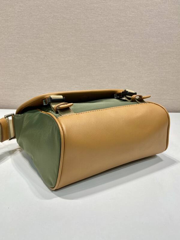Prada Green 25x18x10cm shoulder bag — Premium Replica