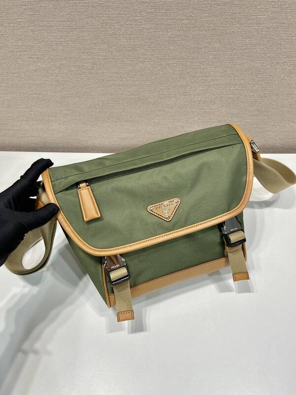 Prada Green 25x18x10cm shoulder bag — Premium Replica