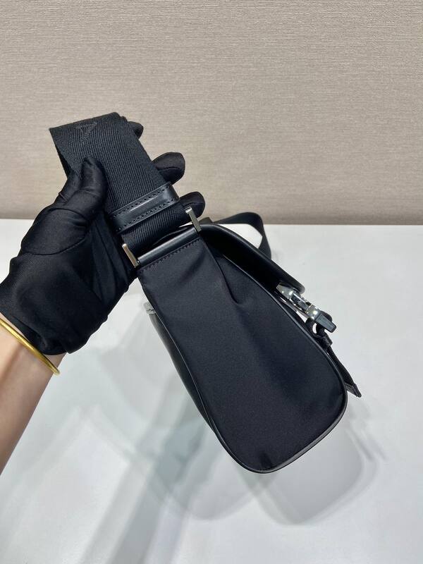 Prada Black 25x18x10cm shoulder bag — 1:1 Replica