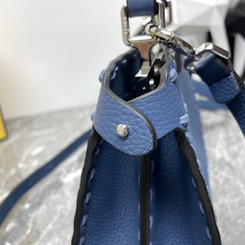 Fendi shoulder bag — Top Quality Replica