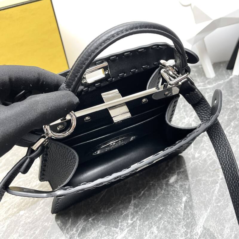 Fendi shoulder bag — Top Quality Replica