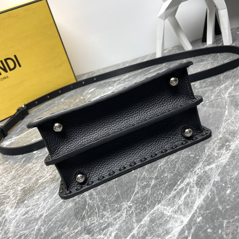 Fendi shoulder bag — Top Quality Replica