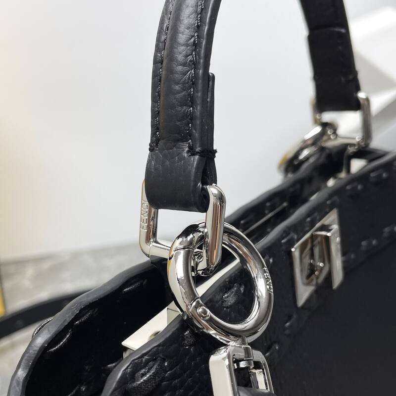 Fendi shoulder bag — Top Quality Replica