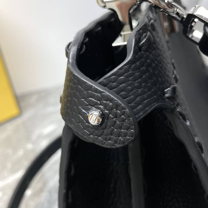 Fendi shoulder bag — Top Quality Replica