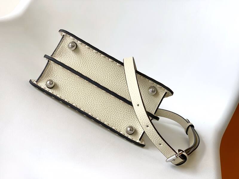 Fendi Peekaboo White 33x22x14cm shoulder bag — 1:1 Replica
