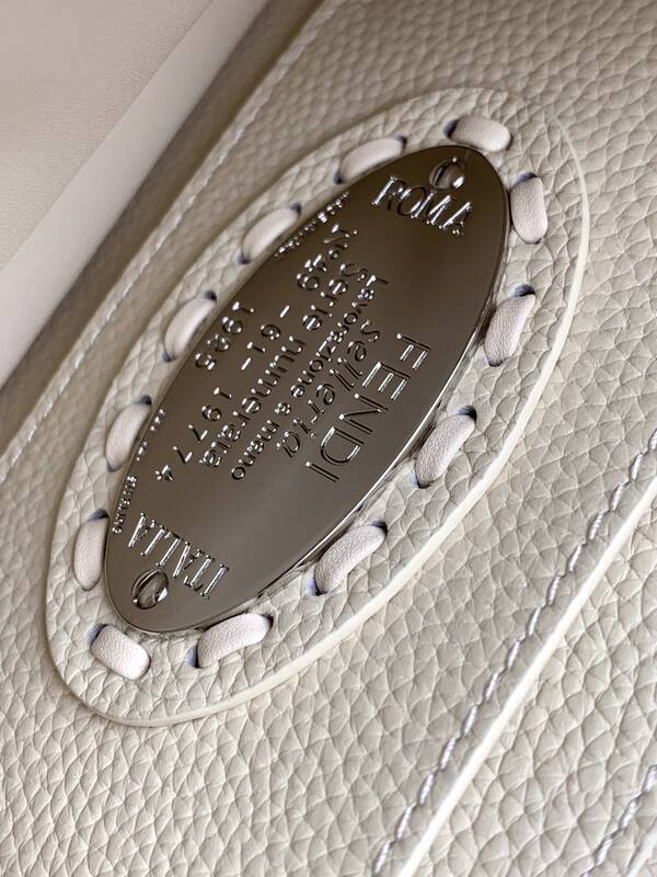 Fendi Peekaboo White 33x22x14cm shoulder bag — 1:1 Replica