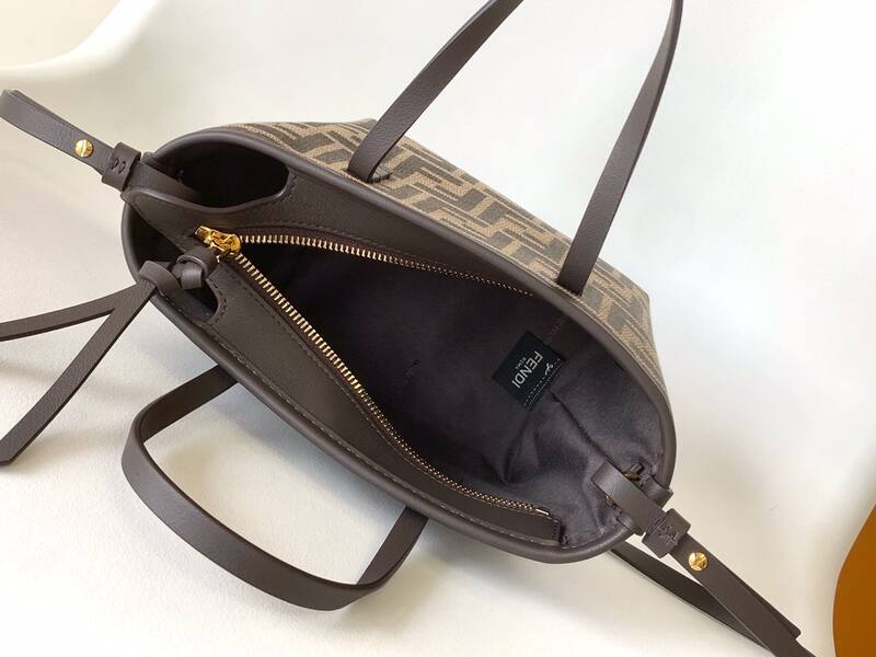 Fendi Monogram shoulder bag — Top Quality Replica