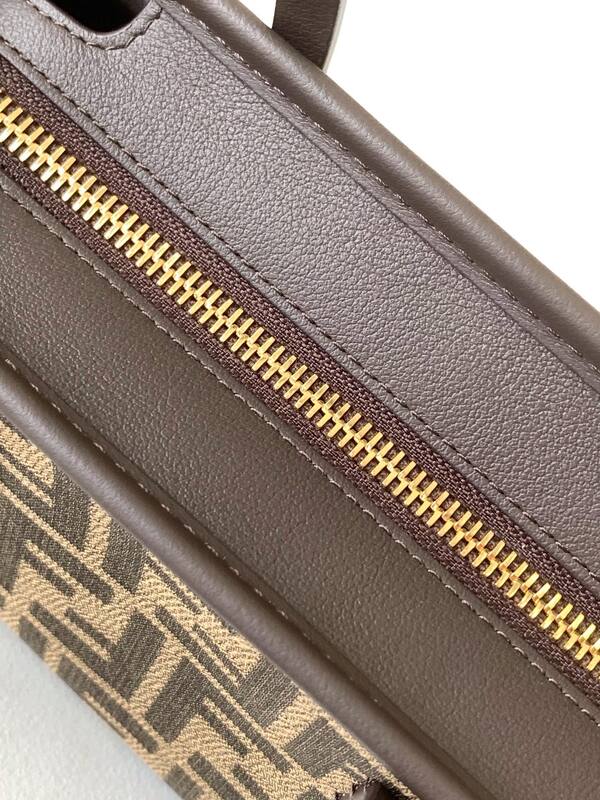 Fendi Monogram shoulder bag — Top Quality Replica