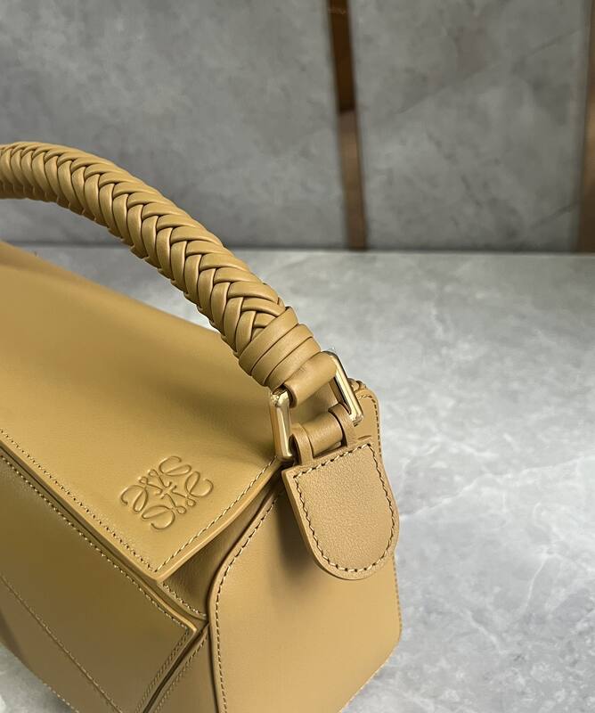 Loewe Beige 25x18x10cm shoulder bag — 1:1 Replica