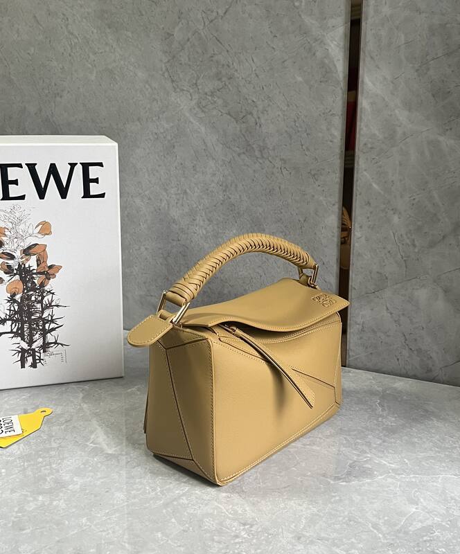 Loewe Beige 25x18x10cm shoulder bag — 1:1 Replica