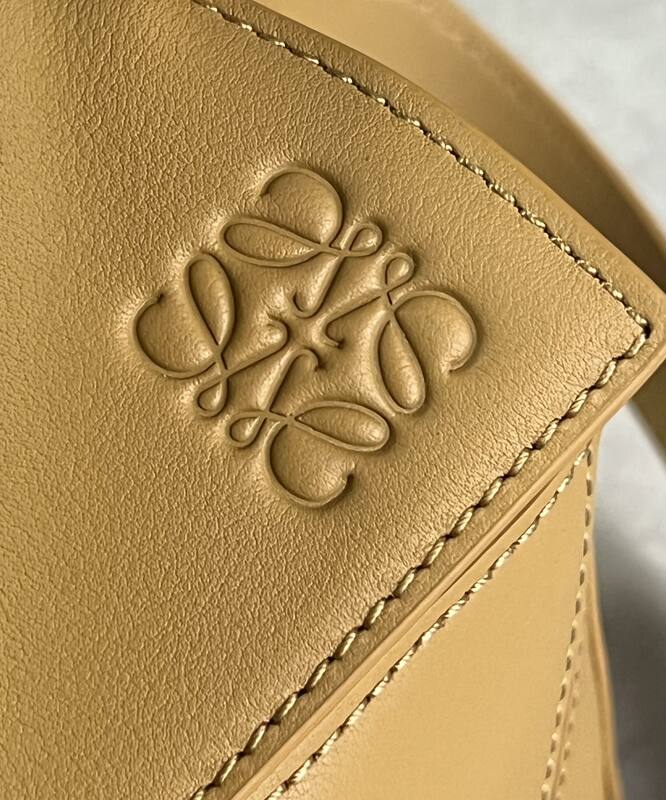 Loewe Beige 25x18x10cm shoulder bag — 1:1 Replica
