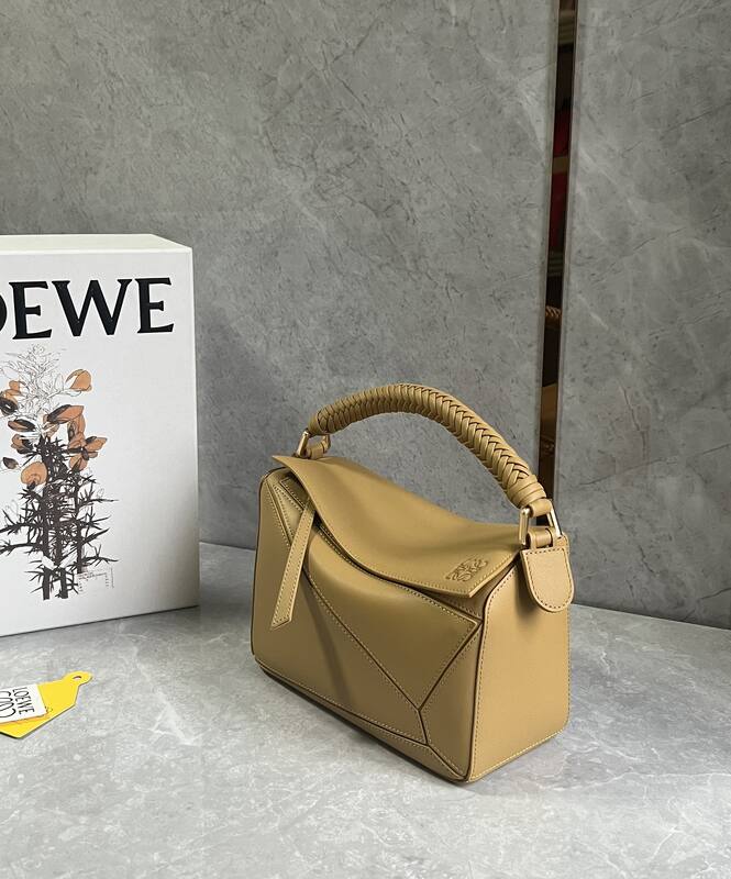 Loewe Beige 25x18x10cm shoulder bag — 1:1 Replica