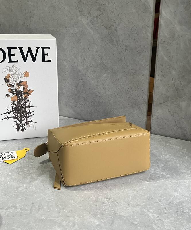 Loewe Beige 25x18x10cm shoulder bag — 1:1 Replica