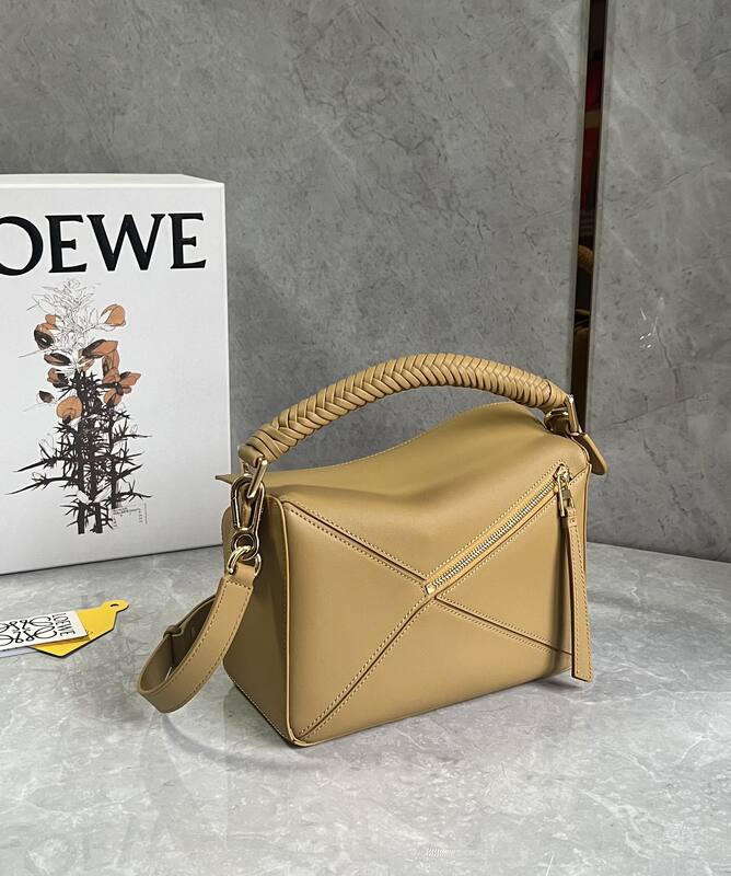 Loewe Beige 25x18x10cm shoulder bag — 1:1 Replica