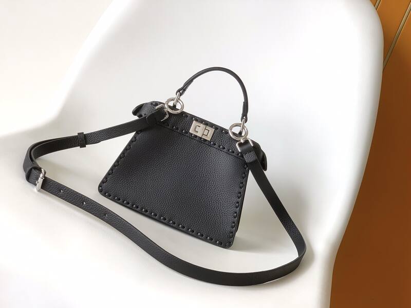 Fendi Peekaboo Black 33x22x14cm shoulder bag — Top Quality Replica