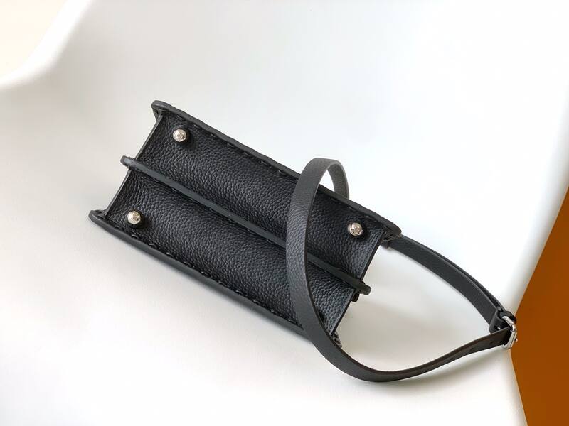 Fendi Peekaboo Black 33x22x14cm shoulder bag — Top Quality Replica