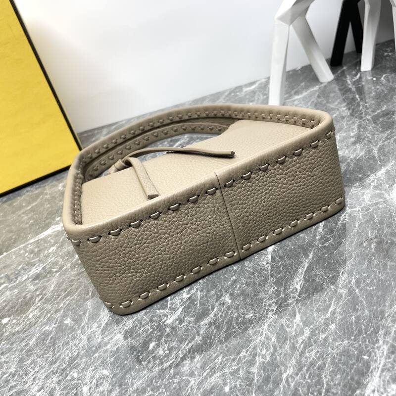 Fendi shoulder bag — AAA Quality Replica