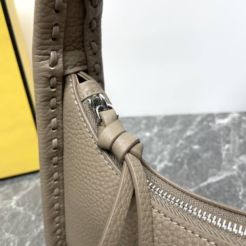 Fendi shoulder bag — AAA Quality Replica