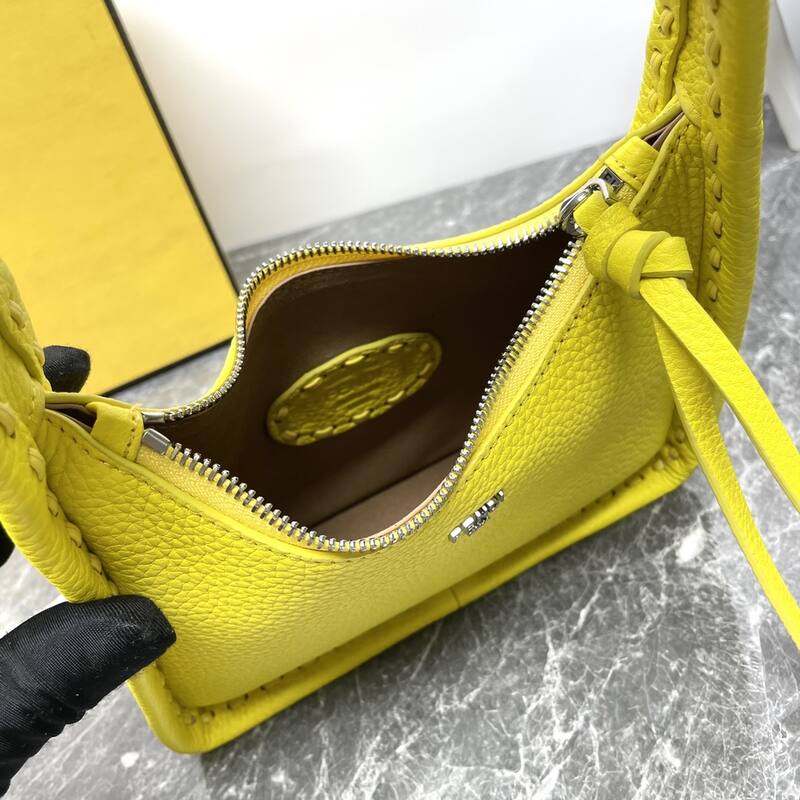 Fendi shoulder bag — AAA Quality Replica