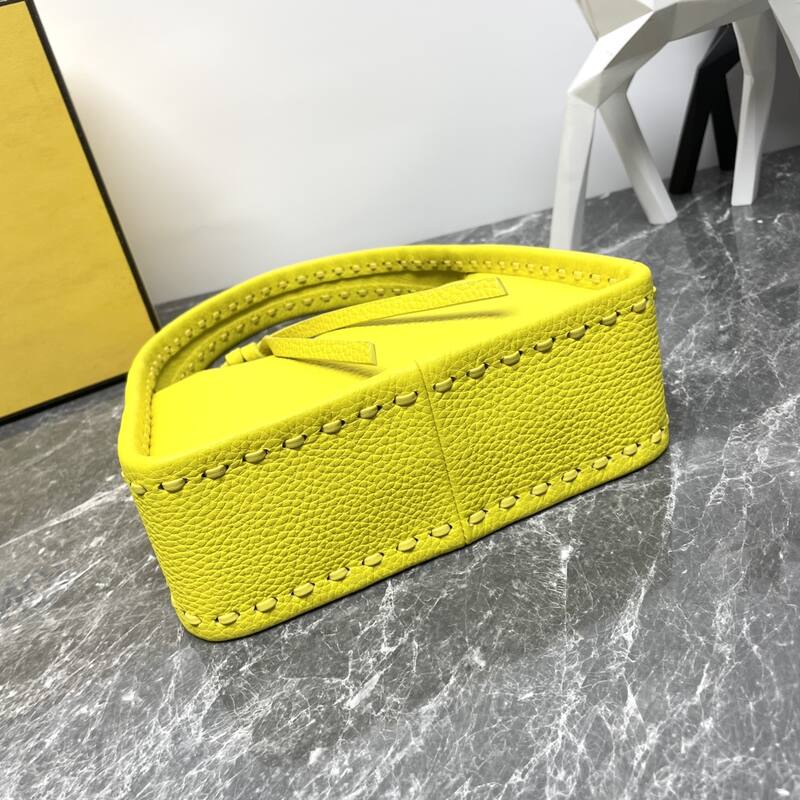 Fendi shoulder bag — AAA Quality Replica