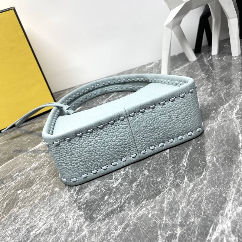 Fendi shoulder bag — 1:1 Replica