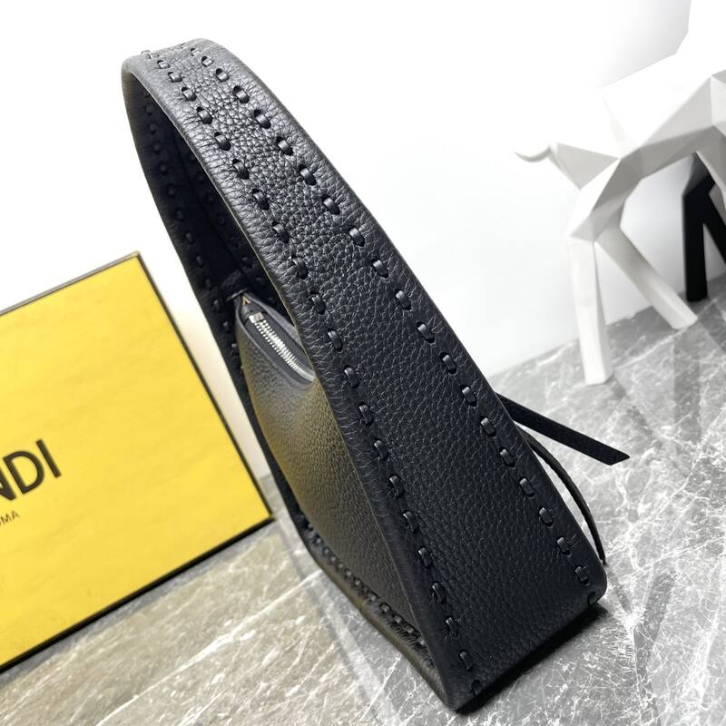 Fendi shoulder bag — Top Quality Replica