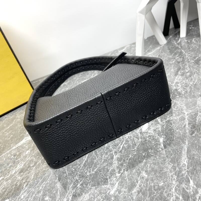 Fendi shoulder bag — Top Quality Replica