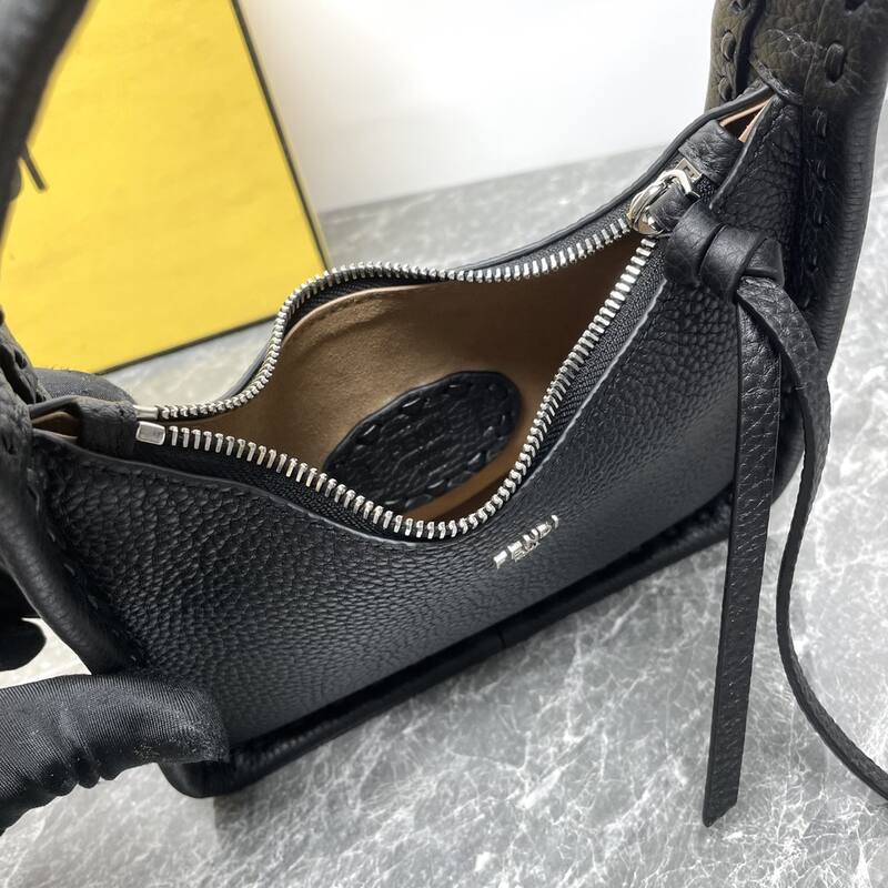 Fendi shoulder bag — Top Quality Replica