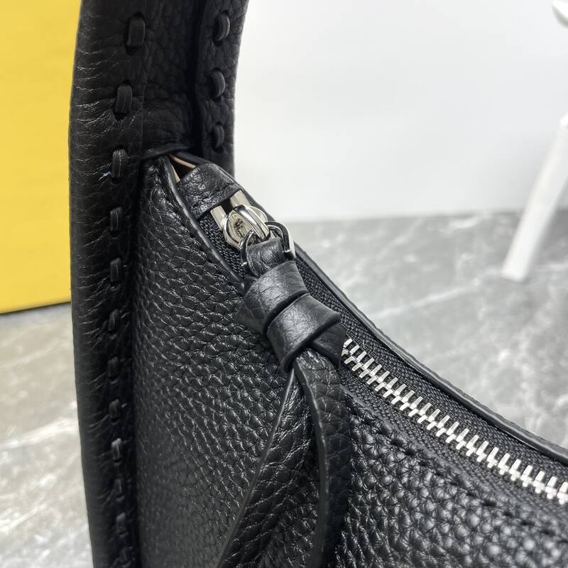 Fendi shoulder bag — Top Quality Replica