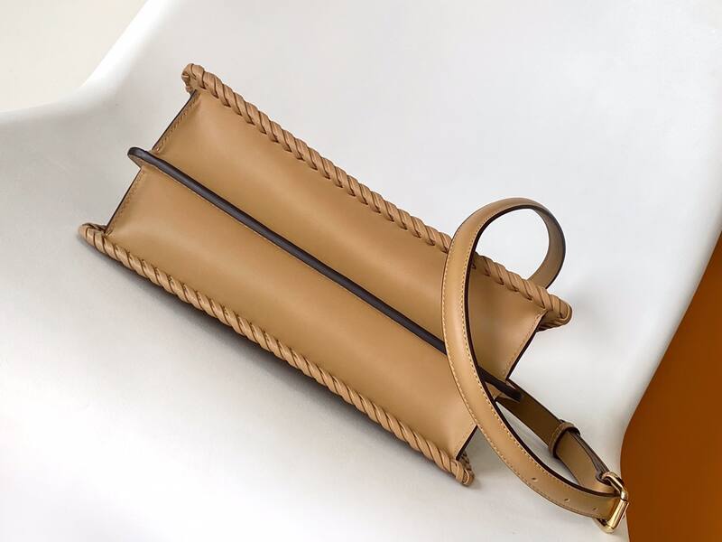 Fendi Peekaboo Beige 33x22x14cm shoulder bag — Premium Replica