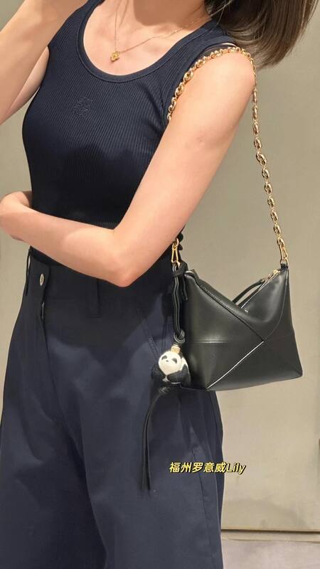 Loewe Black shoulder bag — 1:1 Replica