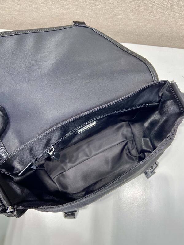 Prada Black 25x18x10cm shoulder bag — 1:1 Replica