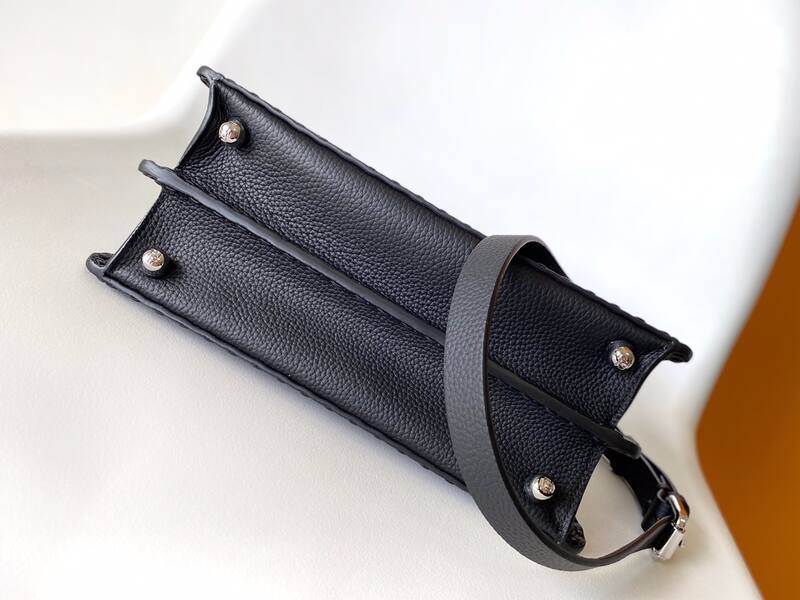 Fendi Peekaboo Black 33x22x14cm shoulder bag — Top Quality Replica