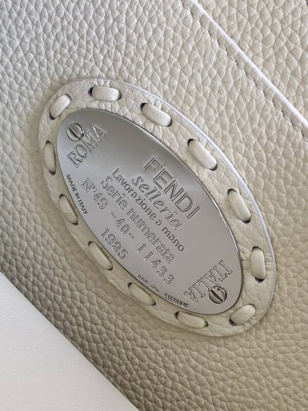 Fendi Peekaboo White 33x22x14cm shoulder bag — AAA Quality Replica