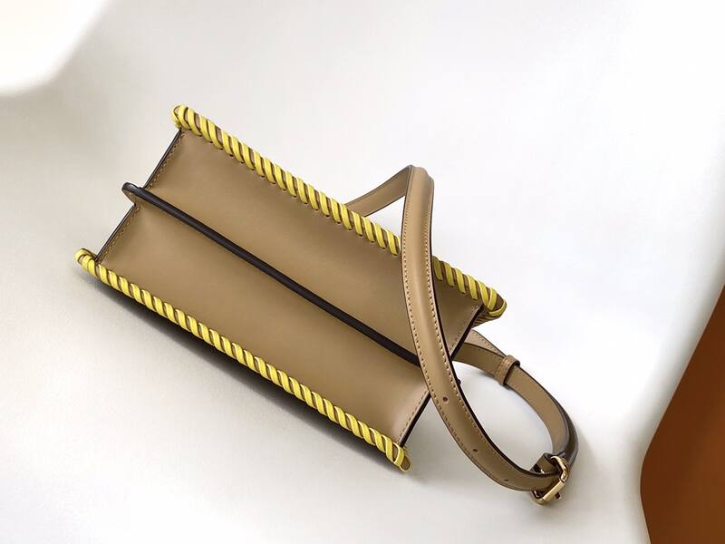 Fendi Peekaboo Beige 33x22x14cm shoulder bag — Top Quality Replica