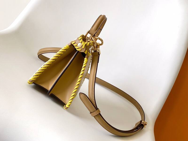Fendi Peekaboo Beige 33x22x14cm shoulder bag — Top Quality Replica