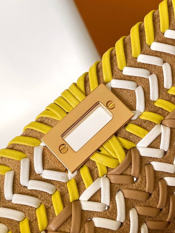 Fendi Peekaboo Beige 33x22x14cm shoulder bag — Top Quality Replica